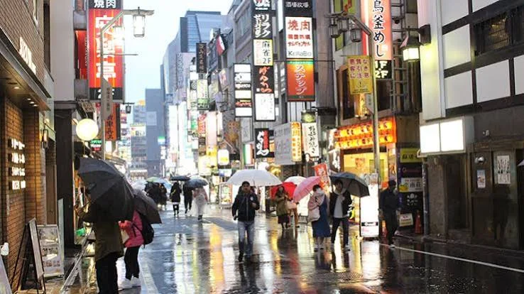 Japan-Travelers-Watch-Typhoon-Surigae.jpg