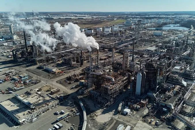Oil-Above-100-Sends-a-New-Warning-Through-the-Global-Economy.jpg