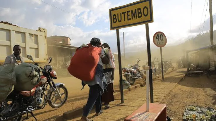 Ebola-Is-Creating-New-Hot-Spots-as-Health-Teams-Struggle-to-Keep-Up.jpg